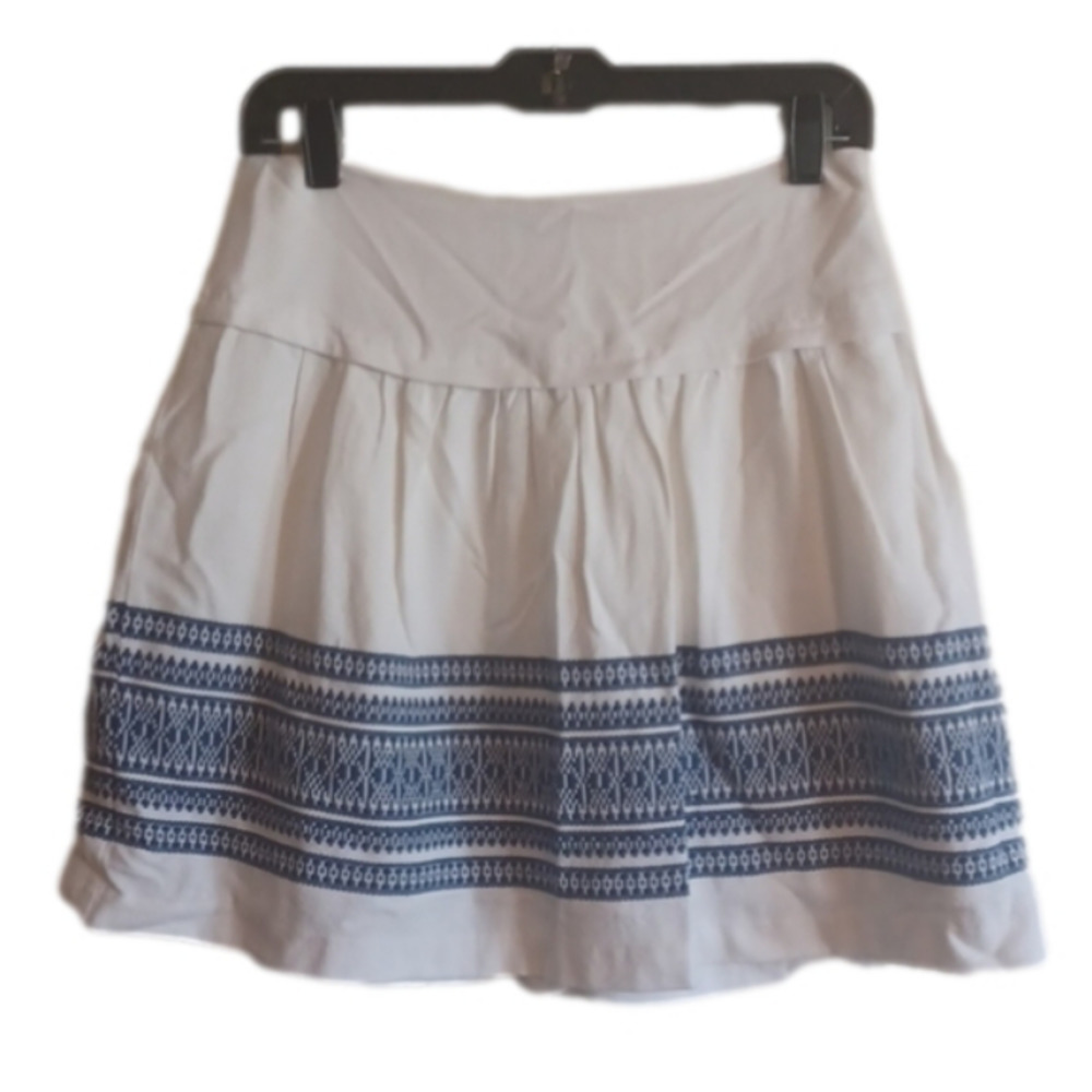 𝅺Madewell blue/ white embroidery look skirt. Size 2 . Supercute for Summer!